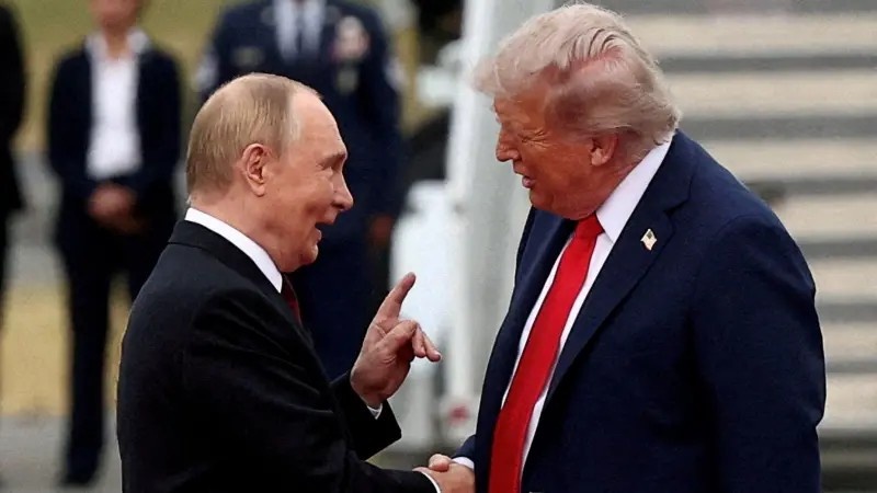 A Linha Direta Entre Trump e Putin: Sinais de Desescalada ou um Novo Xadrez Geopolítico?