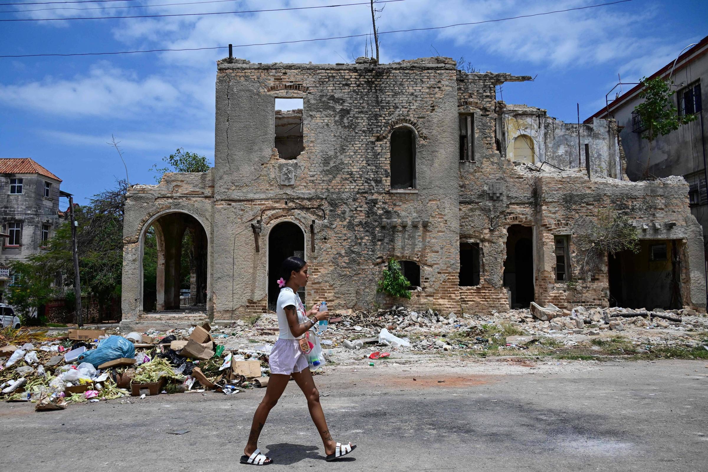 A Crise Cubana Aprofundada: O Aperto Inédito de Washington e o Colapso Silencioso