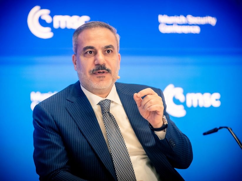 Eixos Geopolíticos em Reconfiguração: Turquia Lidera Esforços de Estabilização em Rotas Críticas para o Comércio Global