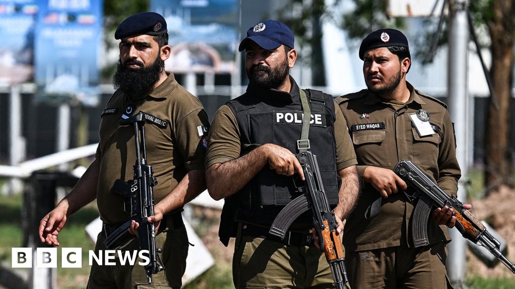 Estreito de Ormuz: A "Guerra de Bloqueios" que Congela a Diplomacia e Desafia a Economia Global