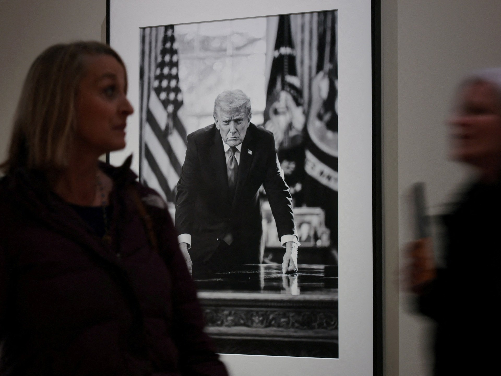 Análise Exclusiva: Moeda Comemorativa de Trump Reacende Debate sobre Instituições e Personalização do Poder