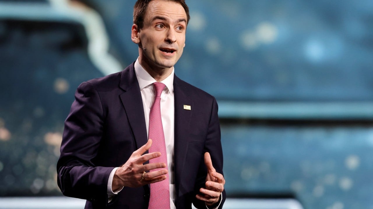 EUA Visam Prática de 'Destilação' na IA Chinesa: Entenda o Impacto na Inovação Global e no Consumidor