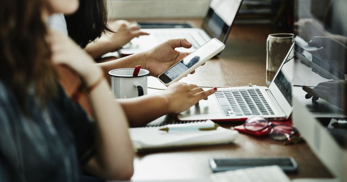 IA e a Homogeneização do Pensamento: O Silencioso Custo na Educação Superior