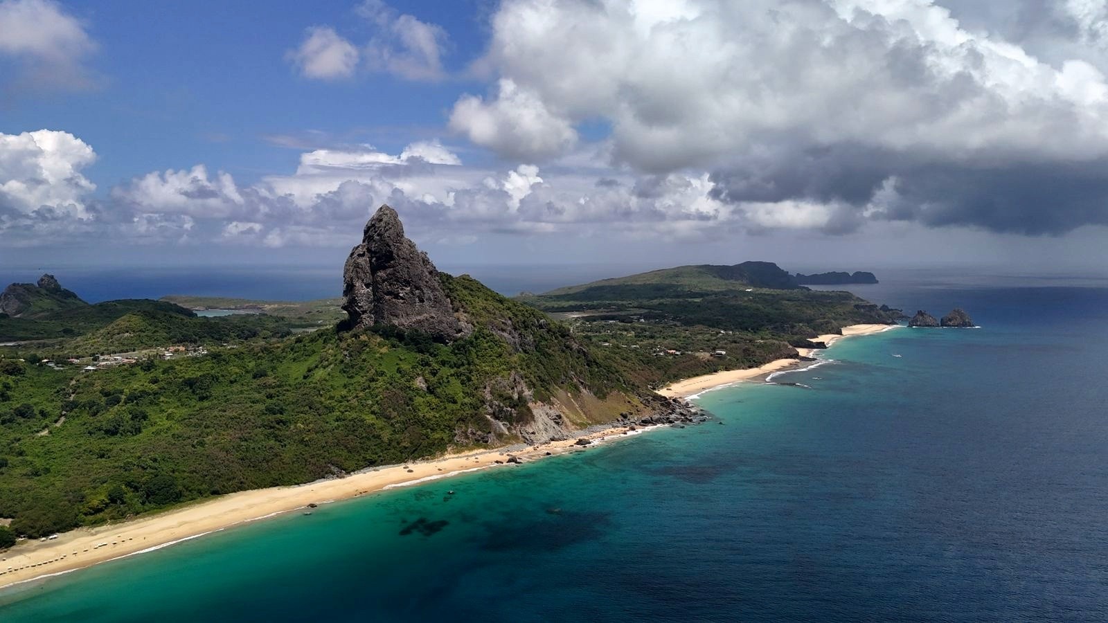 Fernando de Noronha Celebra 523 Anos: Análise do Impacto Social e Econômico de uma Festa Estratégica