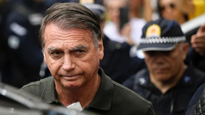 STF Concede Prisão Domiciliar a Bolsonaro: Análise das Implicações Jurídico-Políticas