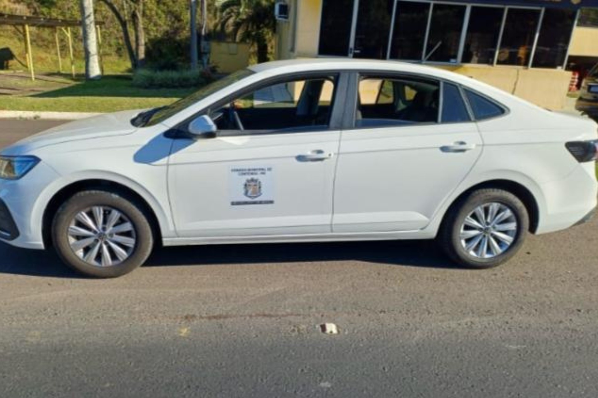 Carro Oficial da Câmara de Contenda Flagrado com Emagrecedores Ilegais: Implicações para a Governança Local