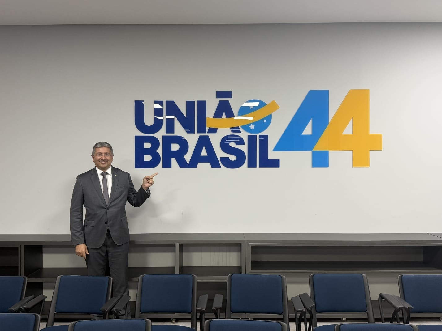 Realinhamento Estratégico em Roraima: Vice-Governador Edilson Damião Migra para o União Brasil e Assume Liderança Partidária