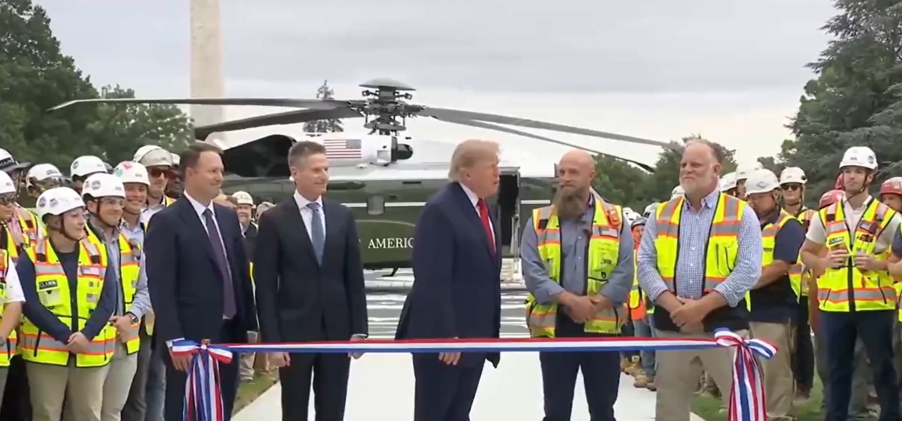 Trump Faz Discurso Inaudível Após Boicote da Imprensa
