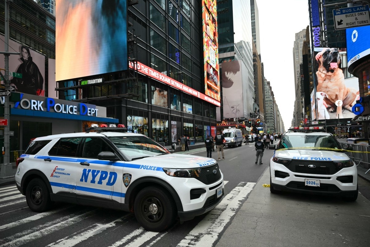 Violência em Times Square: Um Olhar Crítico Sobre a Segurança Urbana e a Resposta Policial em Nova York
