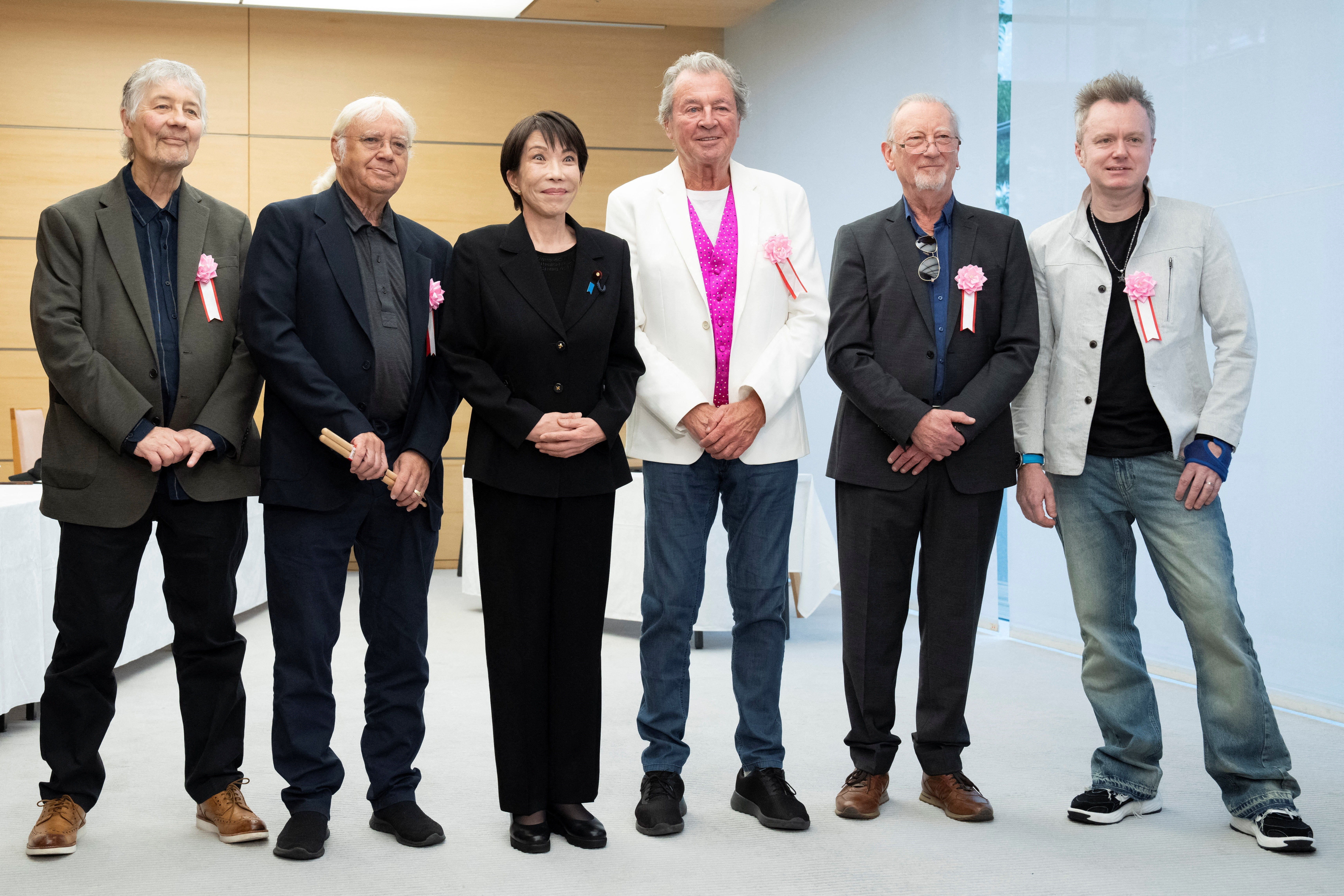 O Ritmo da Política: Como o Encontro da Premiê Japonesa com o Deep Purple Ressoa na Imagem de Liderança