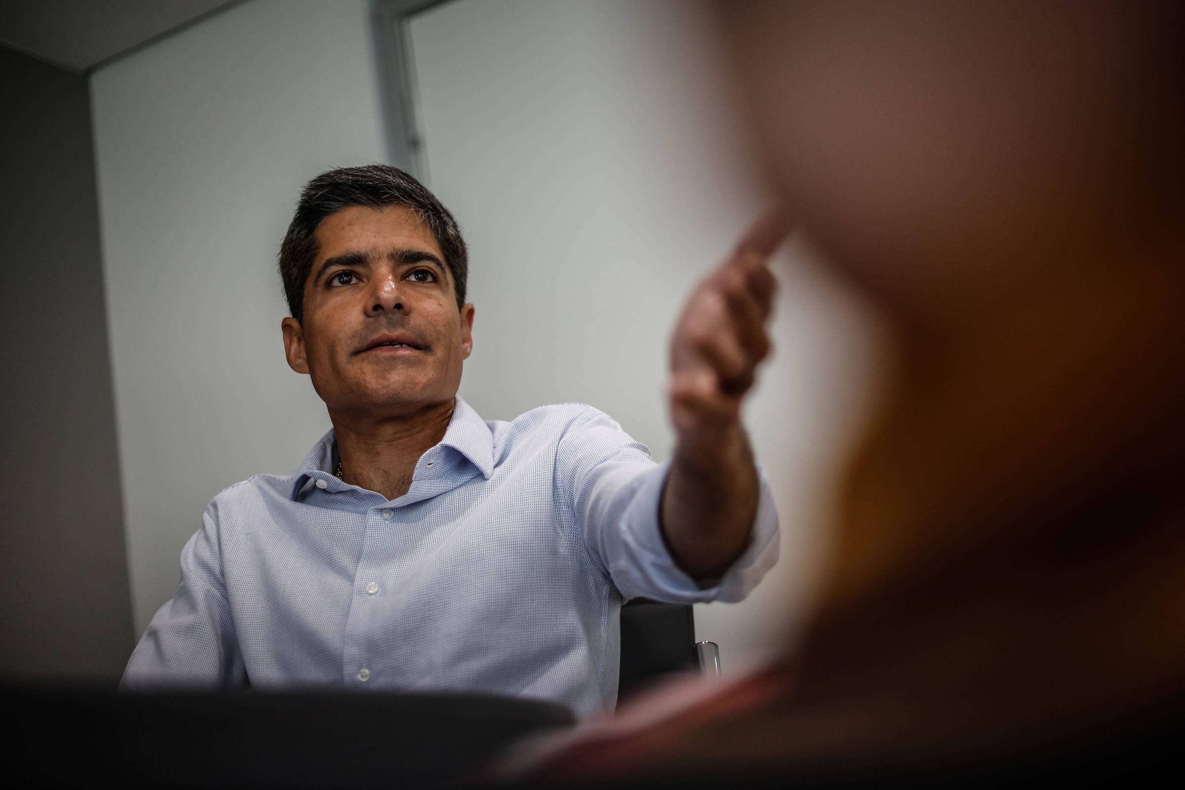 A Complexa Teia entre Capital Financeiro e Cenário Político: As Implicações do Caso Vorcaro-ACM Neto