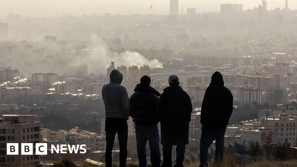 Irã em Encruzilhada: Euforia e Medo Marcam a Reação Popular Pós-Khamenei e Ataques Externos