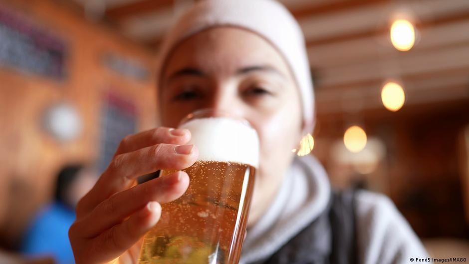 República Tcheca: Declínio Histórico no Consumo de Cerveja Revela Mutações Sociais e Novos Desafios Globais